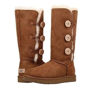 UGG BAILEY BUTTON TRIPLET BOOT SIZE 8